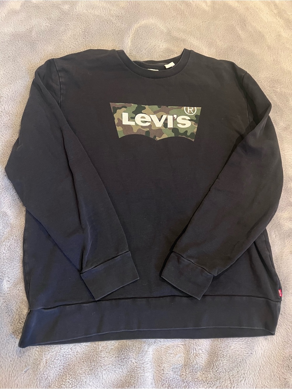 Levi's Black Crewneck Sweatshirt with Camo Logo Print L